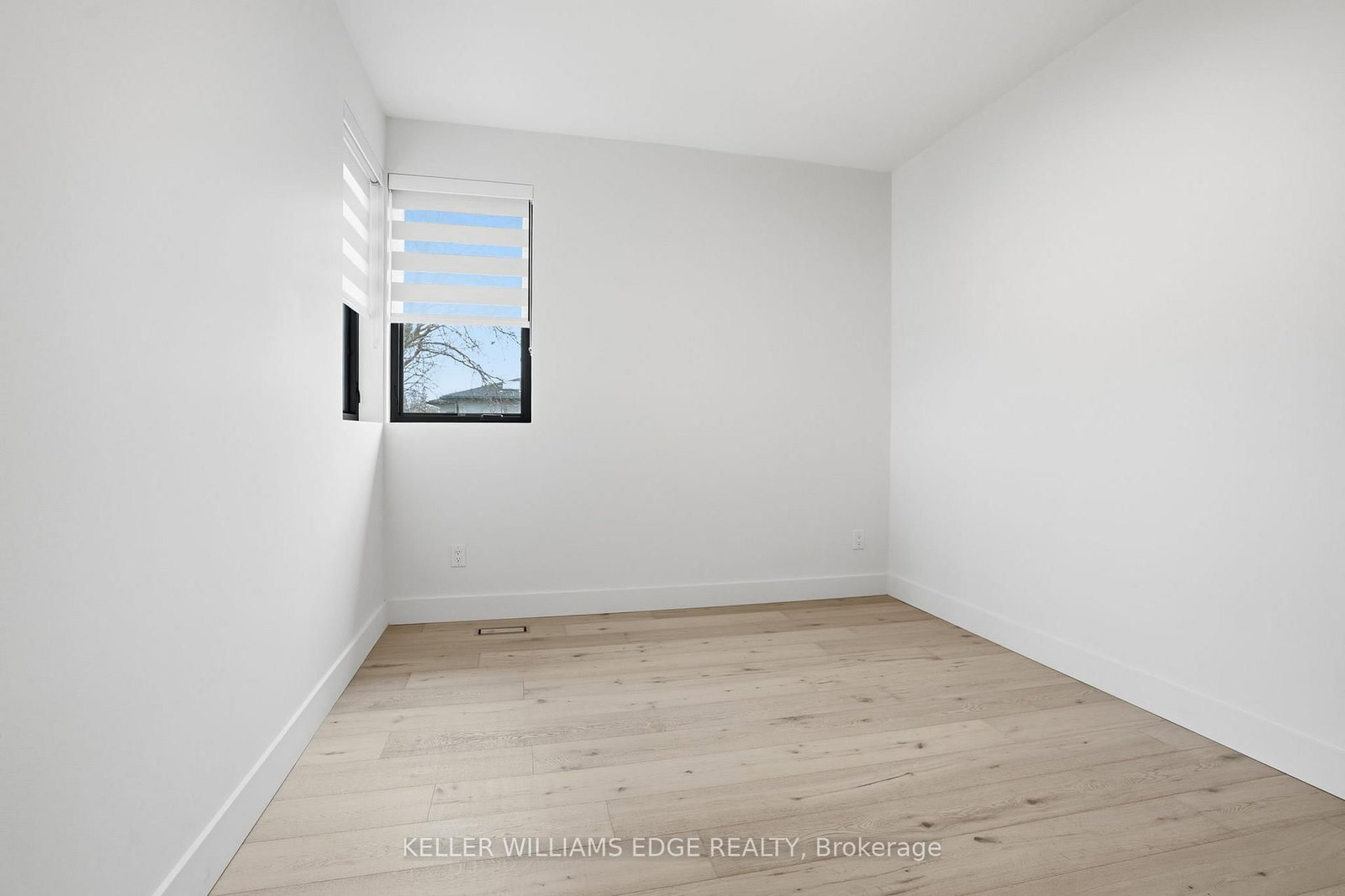 Detached House for sale at 427 Pine Cove Road, Burlington, Ontario, L7N 1W4 - Roseland - MLS: W12649750