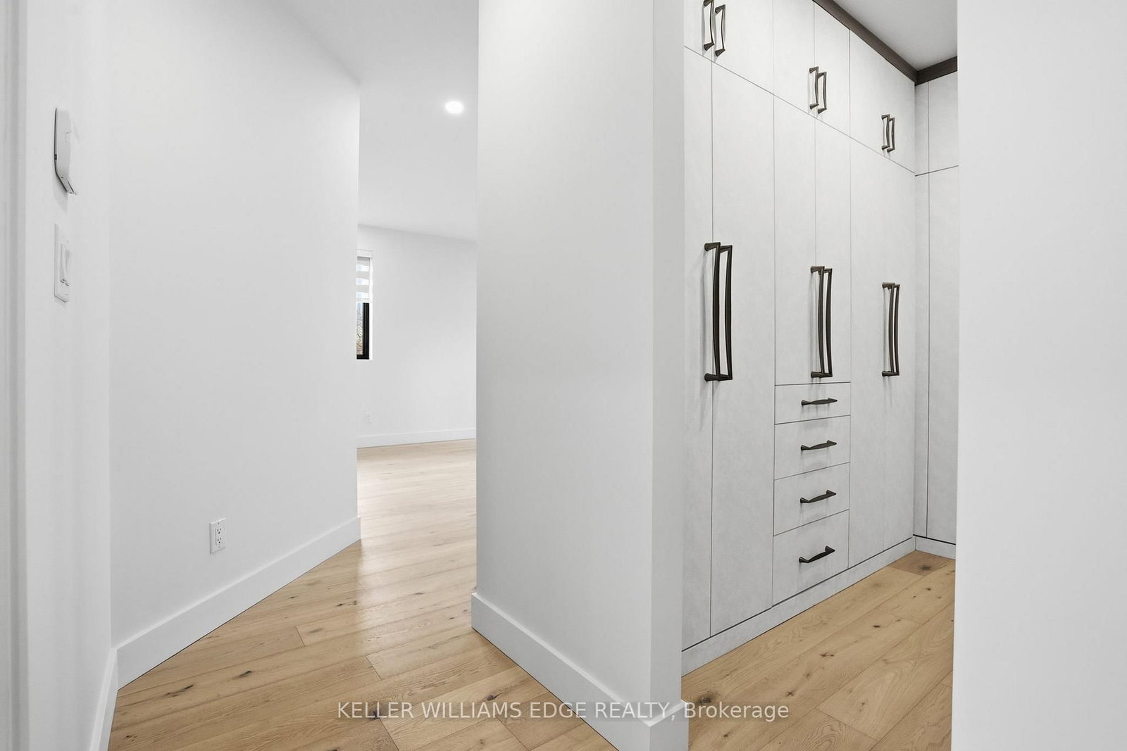 Detached House for sale at 427 Pine Cove Road, Burlington, Ontario, L7N 1W4 - Roseland - MLS: W12649750