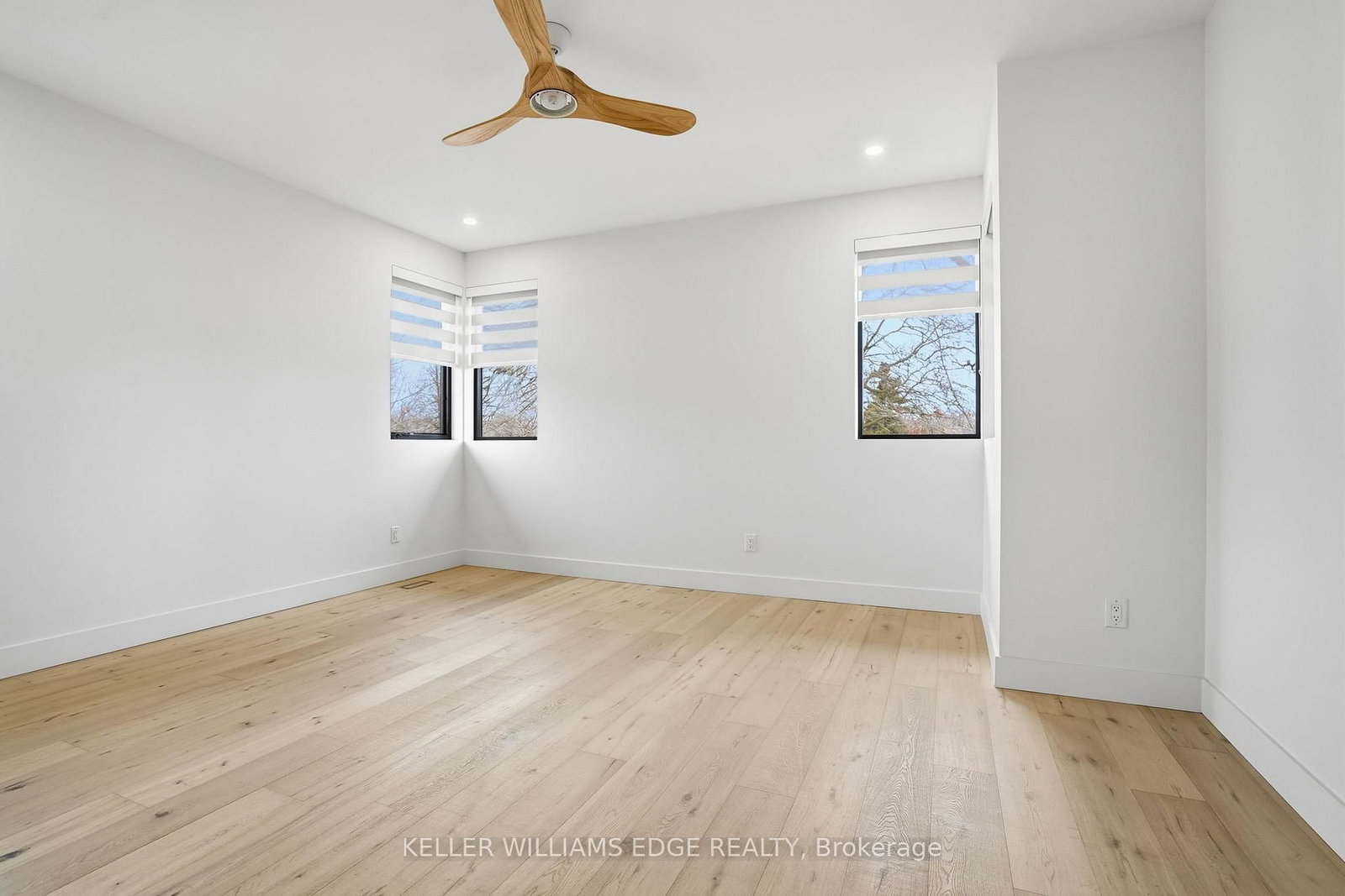 Detached House for sale at 427 Pine Cove Road, Burlington, Ontario, L7N 1W4 - Roseland - MLS: W12649750