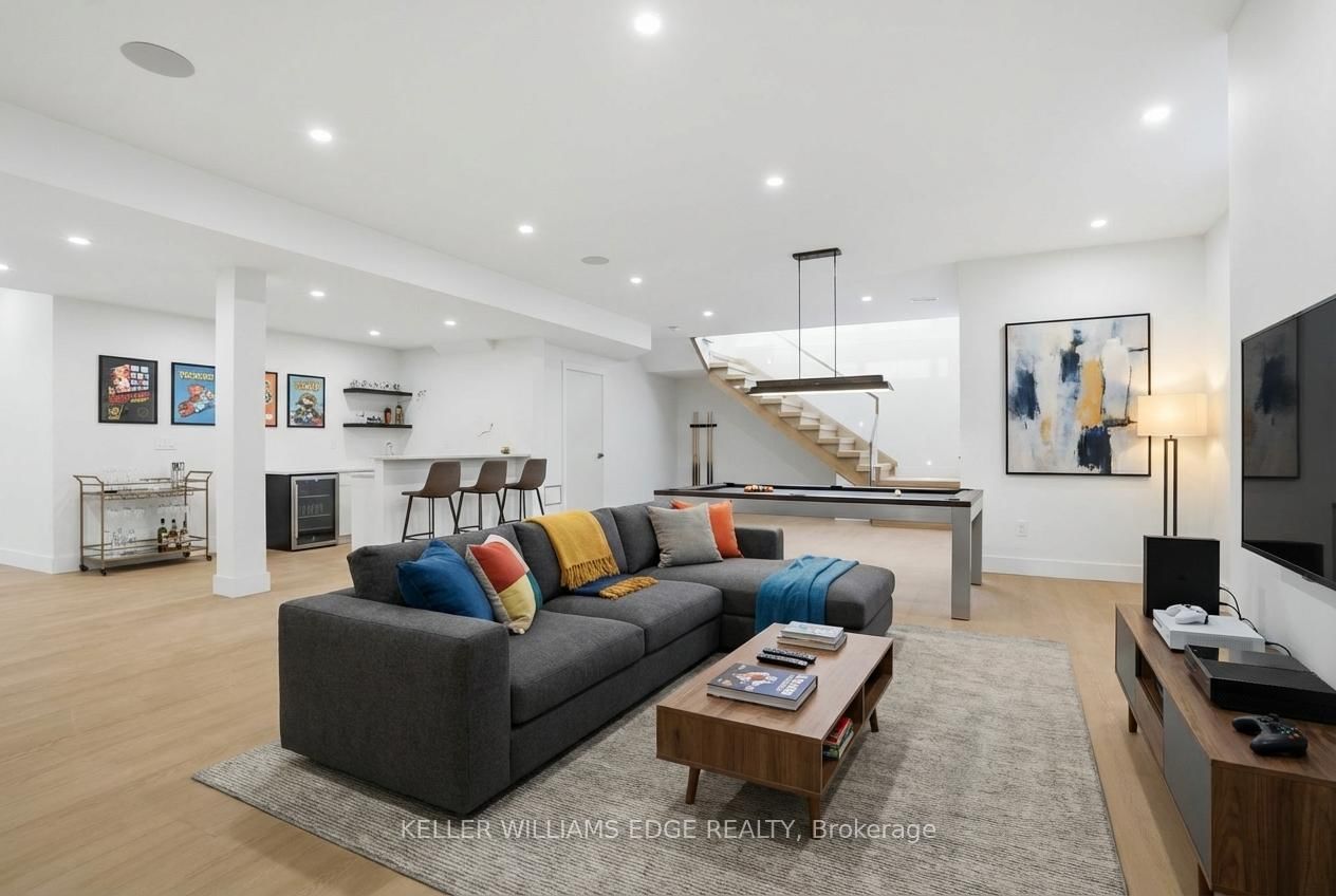 Detached House for sale at 427 Pine Cove Road, Burlington, Ontario, L7N 1W4 - Roseland - MLS: W12649750