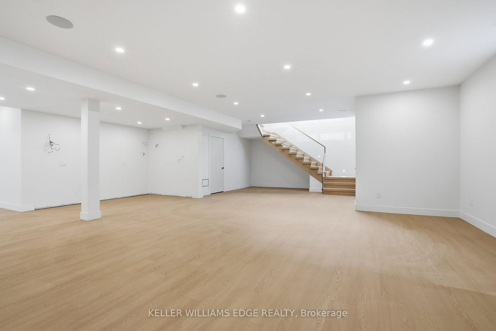 Detached House for sale at 427 Pine Cove Road, Burlington, Ontario, L7N 1W4 - Roseland - MLS: W12649750