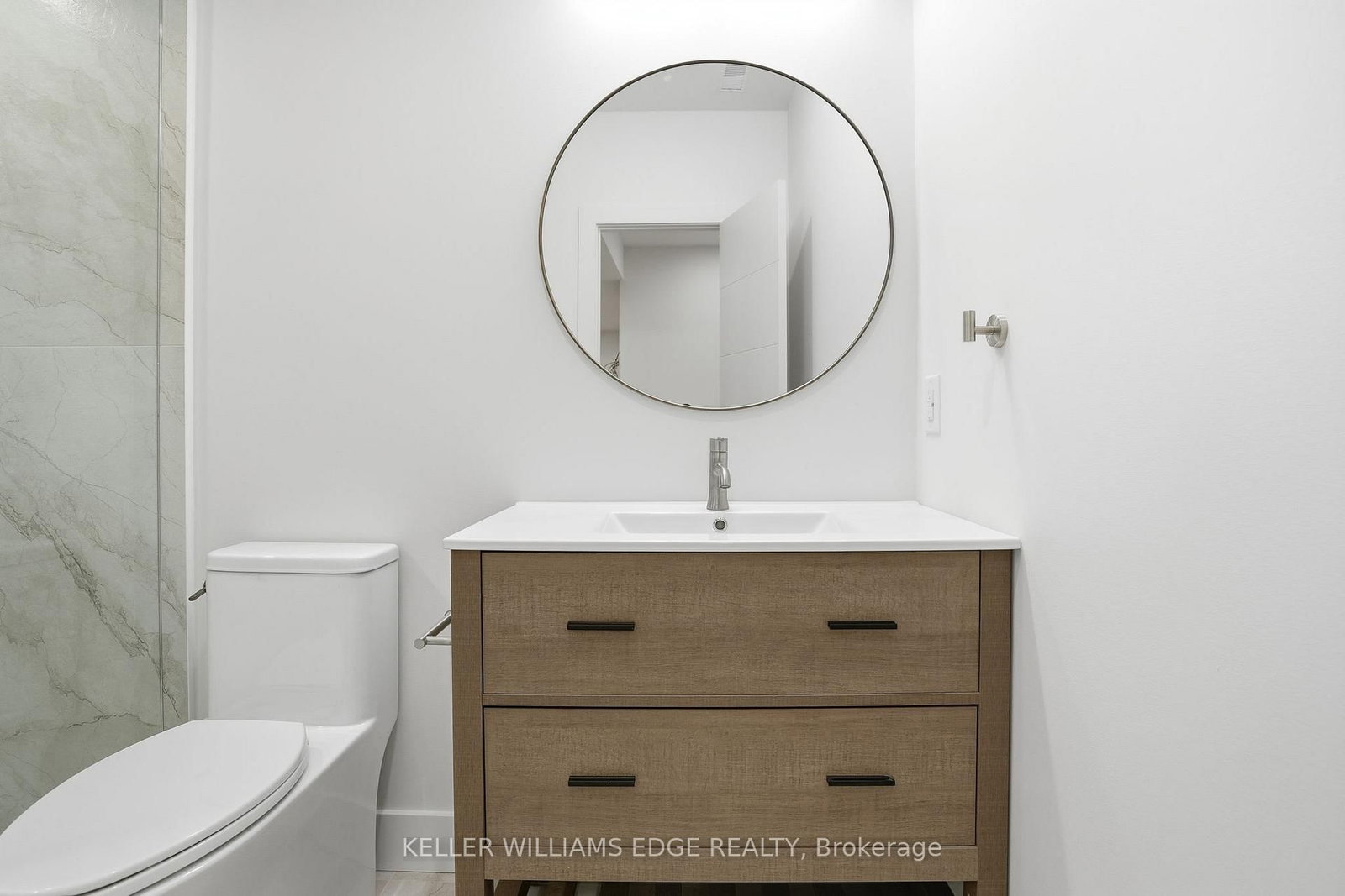 Detached House for sale at 427 Pine Cove Road, Burlington, Ontario, L7N 1W4 - Roseland - MLS: W12649750