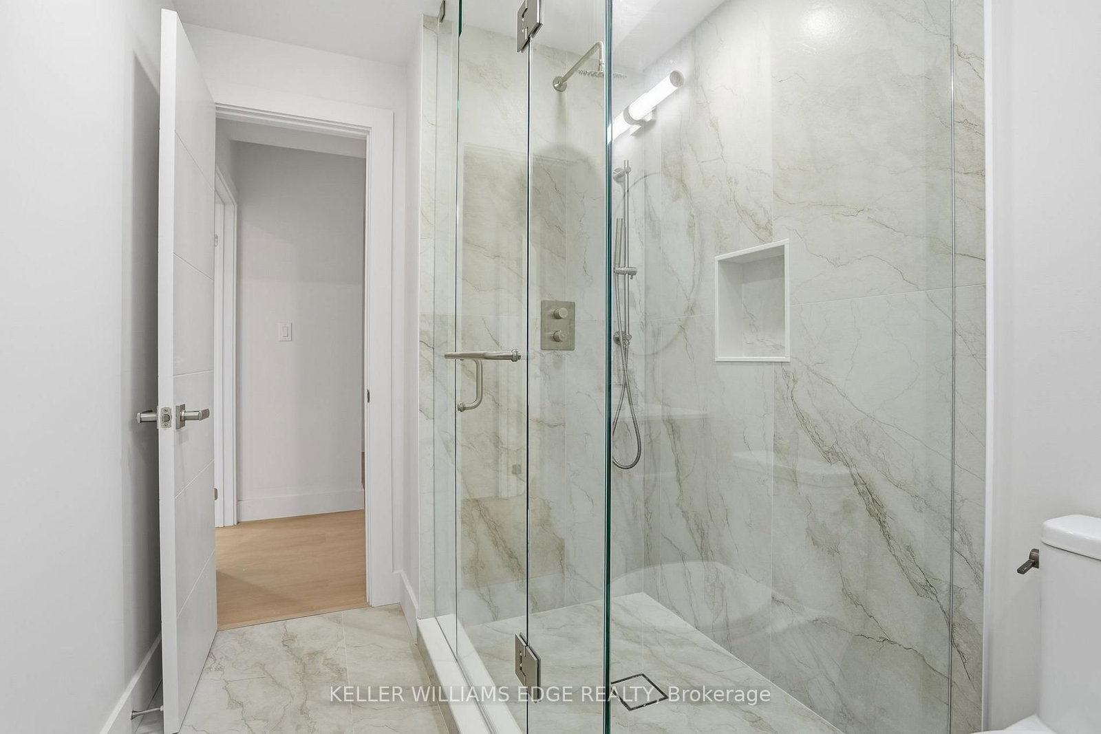 Detached House for sale at 427 Pine Cove Road, Burlington, Ontario, L7N 1W4 - Roseland - MLS: W12649750