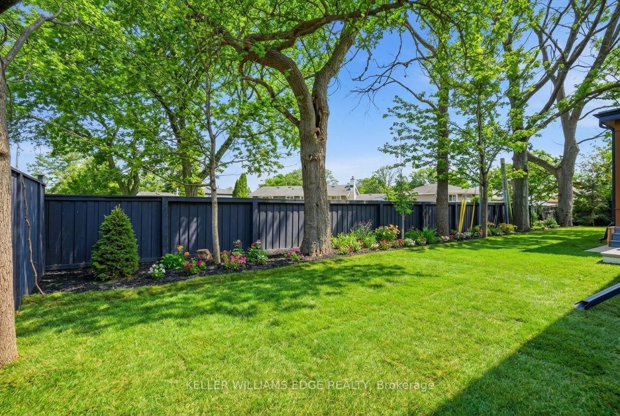 Detached House for sale at 427 Pine Cove Road, Burlington, Ontario, L7N 1W4 - Roseland - MLS: W12649750