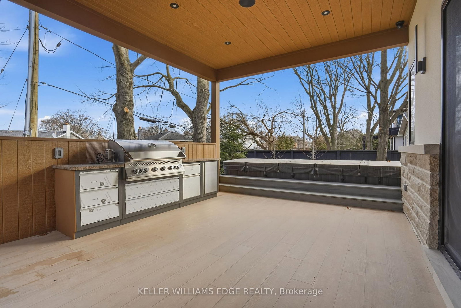 Detached House for sale at 427 Pine Cove Road, Burlington, Ontario, L7N 1W4 - Roseland - MLS: W12649750