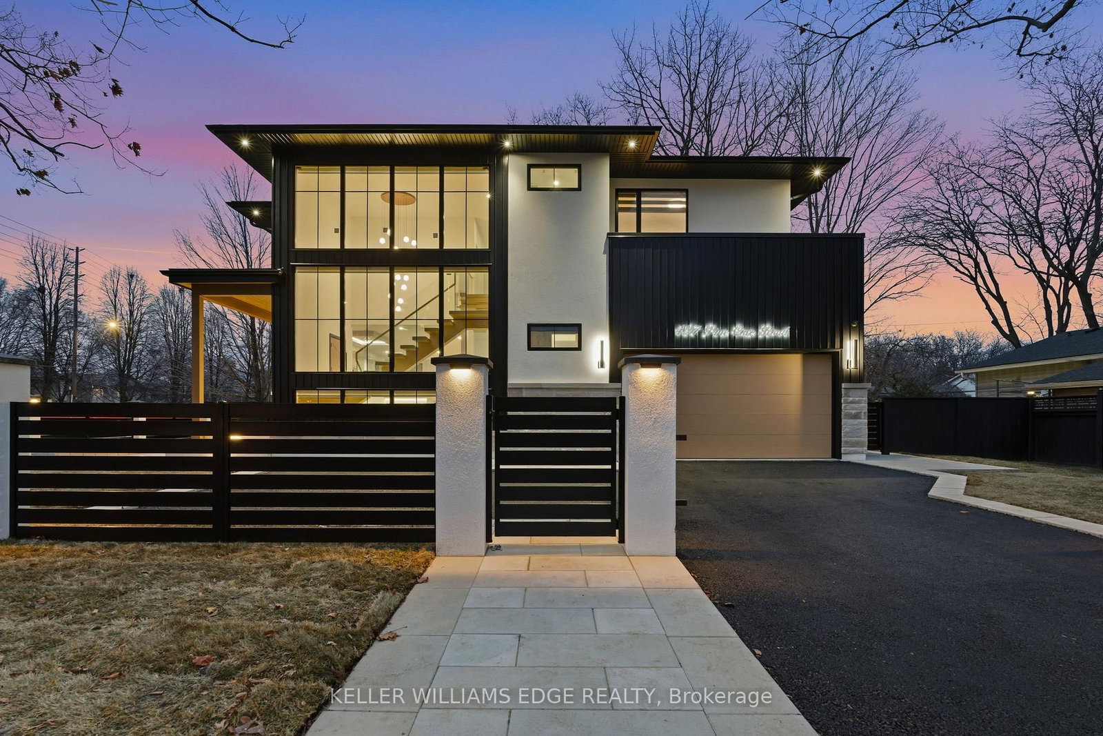 Detached House for sale at 427 Pine Cove Road, Burlington, Ontario, L7N 1W4 - Roseland - MLS: W12649750