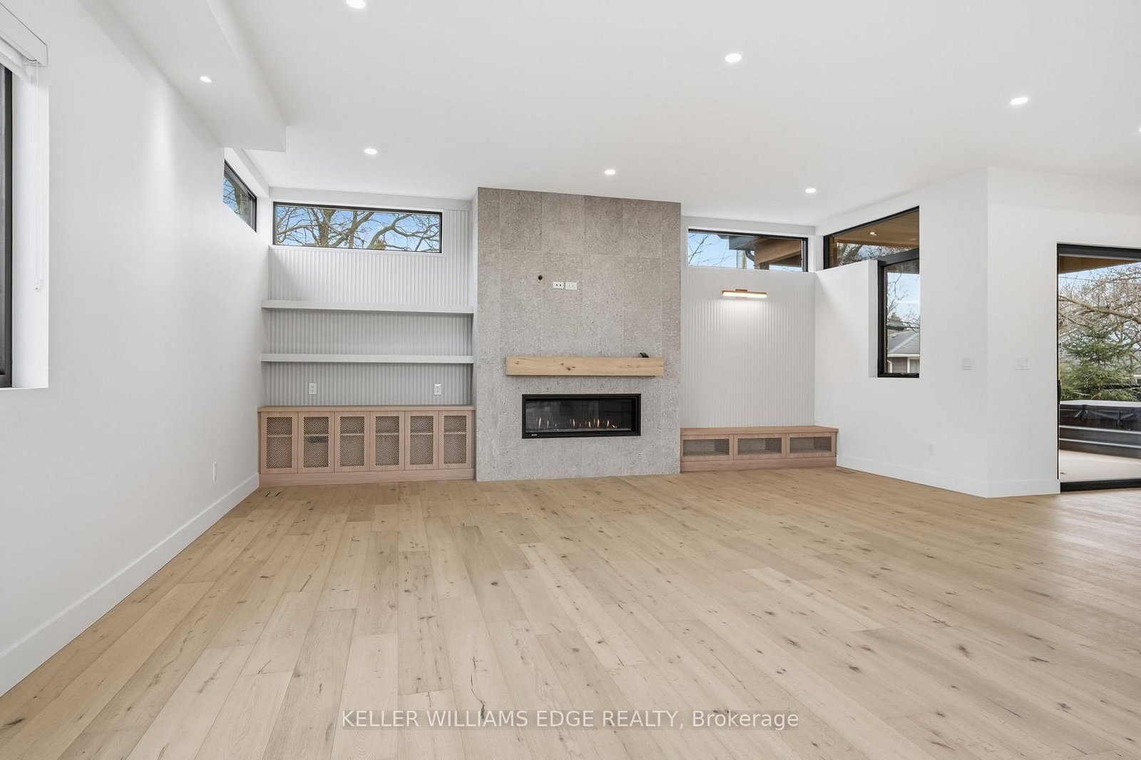 Detached House for sale at 427 Pine Cove Road, Burlington, Ontario, L7N 1W4 - Roseland - MLS: W12649750