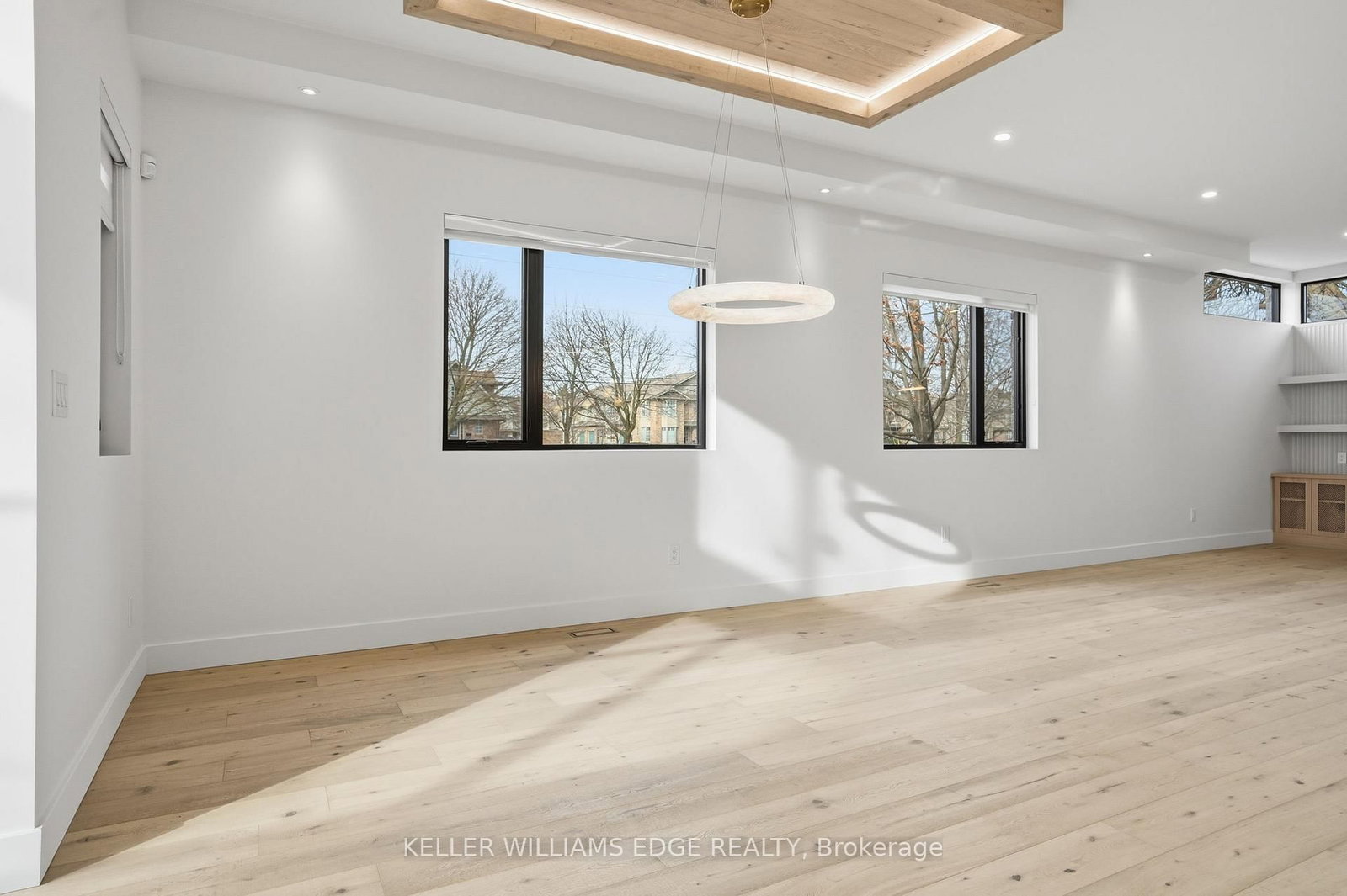 Detached House for sale at 427 Pine Cove Road, Burlington, Ontario, L7N 1W4 - Roseland - MLS: W12649750