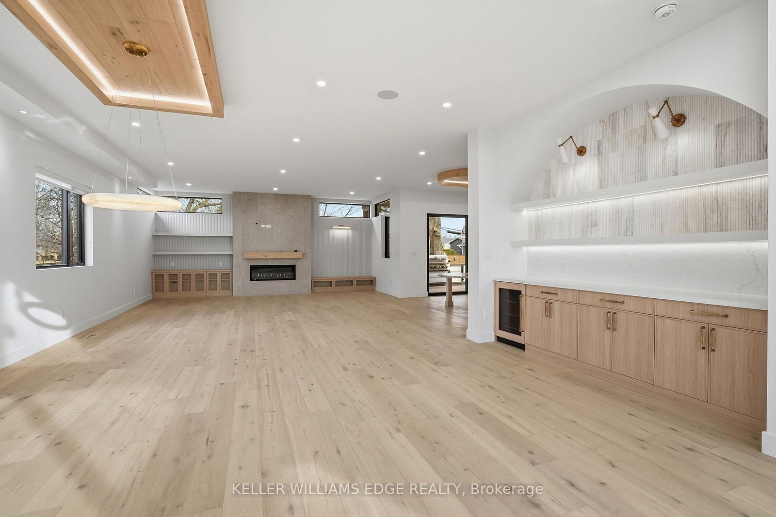 Detached House for sale at 427 Pine Cove Road, Burlington, Ontario, L7N 1W4 - Roseland - MLS: W12649750