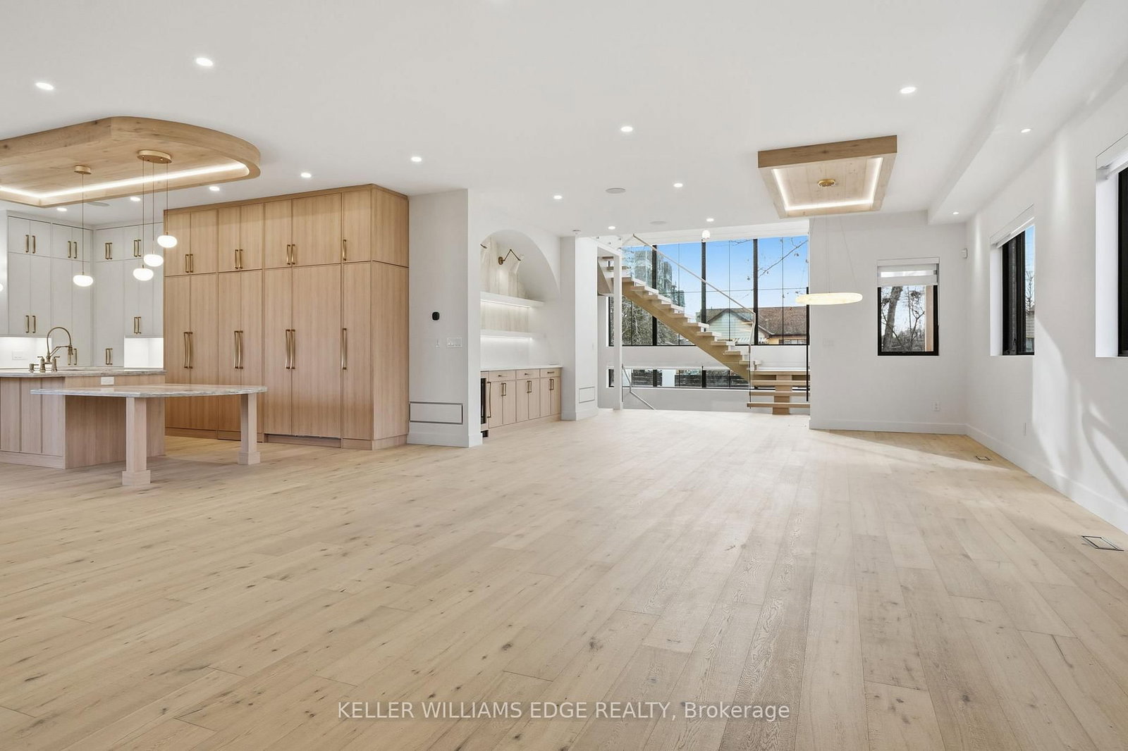 Detached House for sale at 427 Pine Cove Road, Burlington, Ontario, L7N 1W4 - Roseland - MLS: W12649750