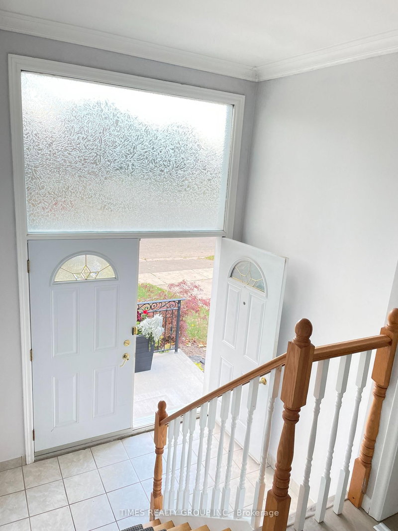 Main - 3346 Ivernia Rd, Mississauga, L4Y 3E8 | Image 3