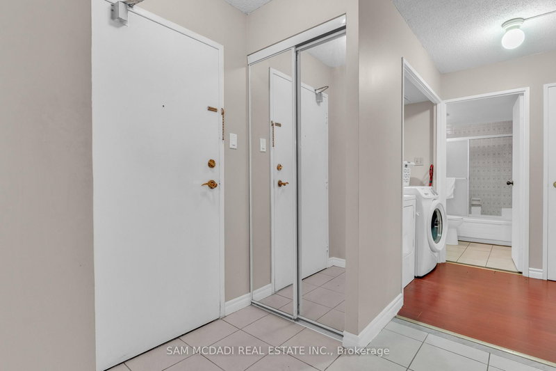 605 - 3590 Kaneff Cres, Mississauga, K5A 3X3 | Image 3