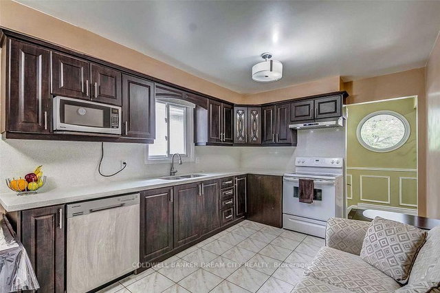 Upper Unit - 338 Royal Salisbury Way