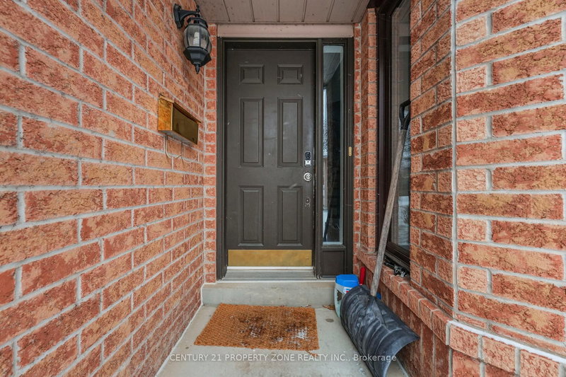 59 Richwood Cres, Brampton, L6X 4K7 | Image 2