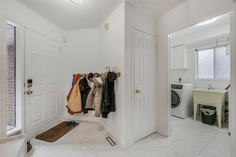 59 Richwood Cres, Brampton, L6X 4K7 | Image 3