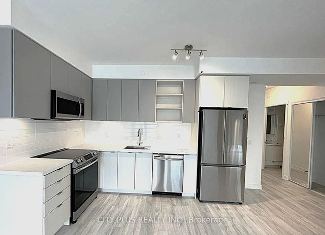 702 - 4675 Metcalfe Avenue