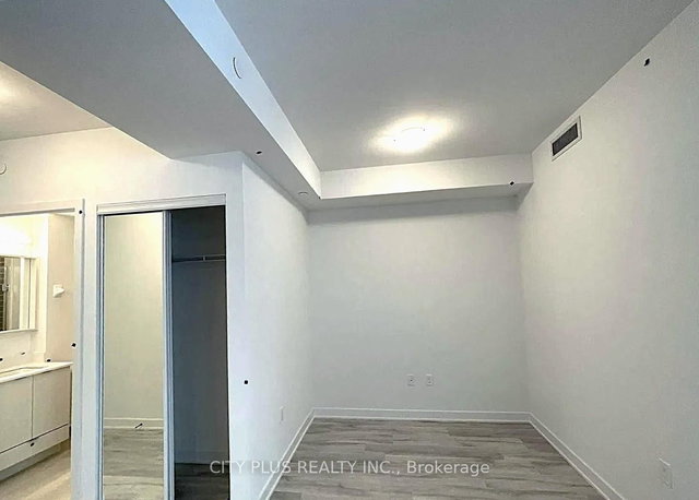 702 - 4675 Metcalfe Avenue