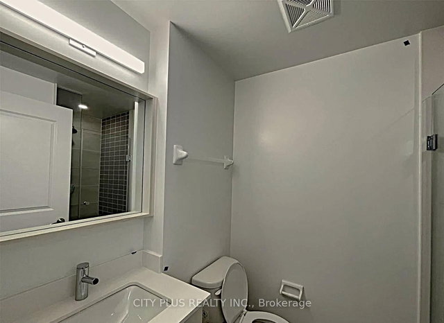 702 - 4675 Metcalfe Avenue