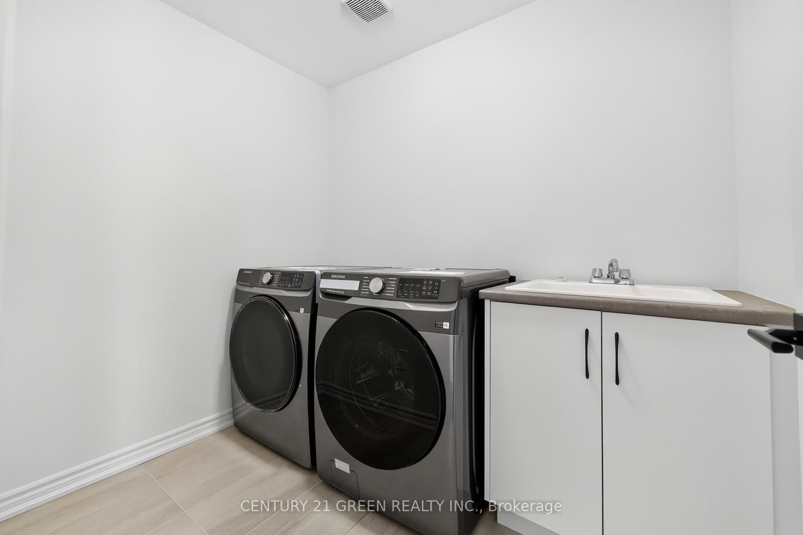 Semi-Detached House leased at 1473 Savoline Boulevard, Milton, Ontario, L9E 2G5 - Walker - MLS: W12652732