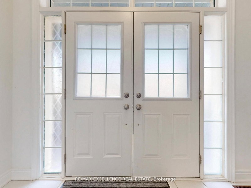 33 Tiger Cres, Brampton, L6R 0C8 | Image 2