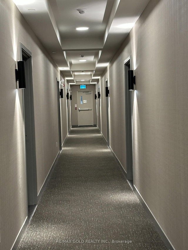 307 - 58 sky harbour Drive