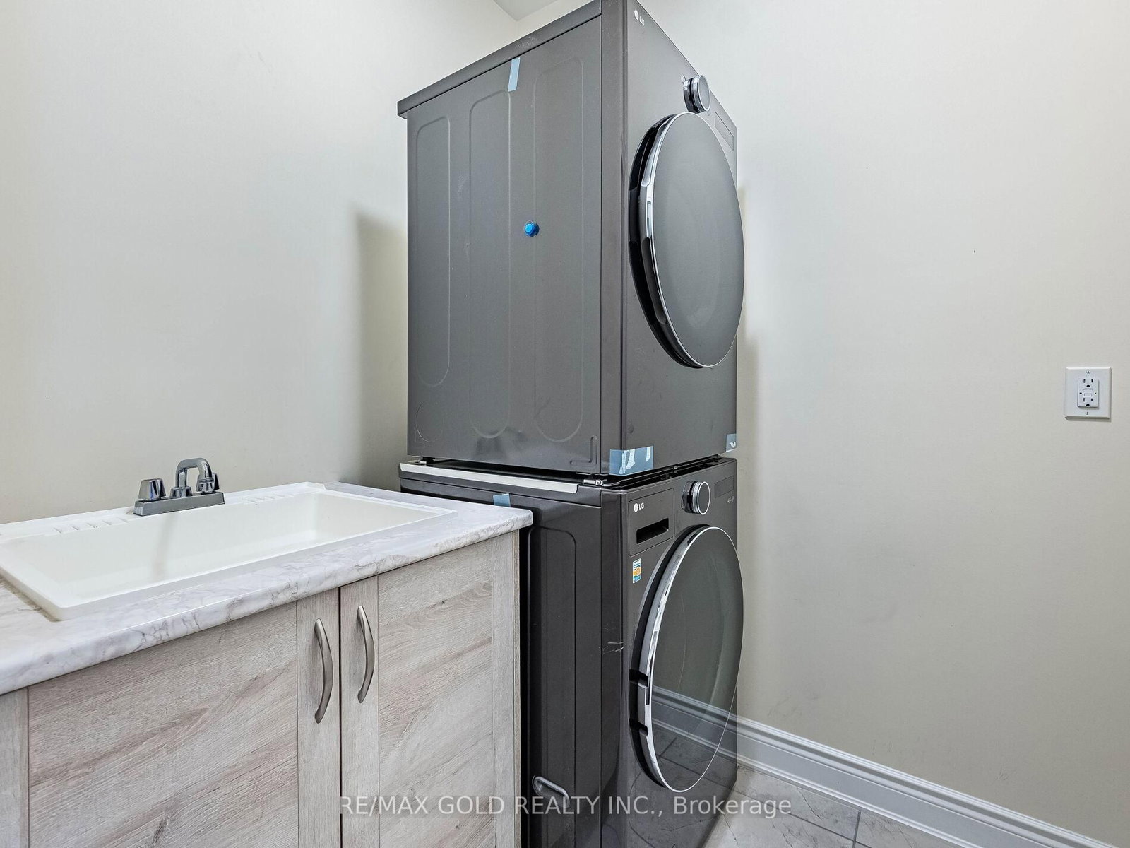 Detached House for sale at 50 Dundee Street, Caledon, Ontario, L7C 4K2 - Rural Caledon - MLS: W12654452