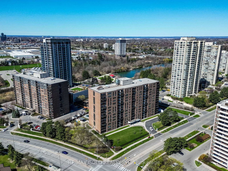 610 - 4 Lisa St, Brampton, L6T 4B6 | Image 3