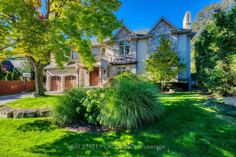 452 Avon Cres, Oakville, L6J 2T3 | Image 2