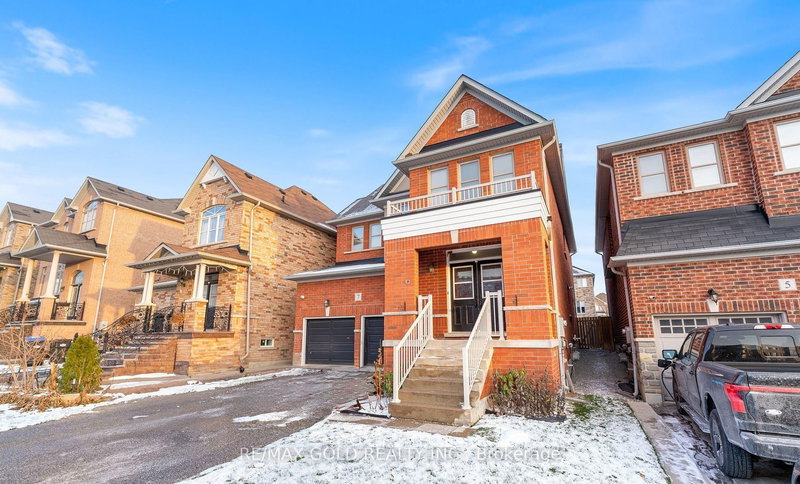 7 Gardenbrooke Tr, Brampton, L6P 3L1 | Image 3