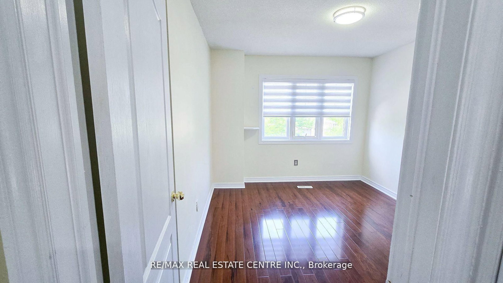 Semi-Detached House for sale at 131 Seahorse Avenue, Brampton, Ontario, L6V 4N5 - Madoc - MLS: W12656722