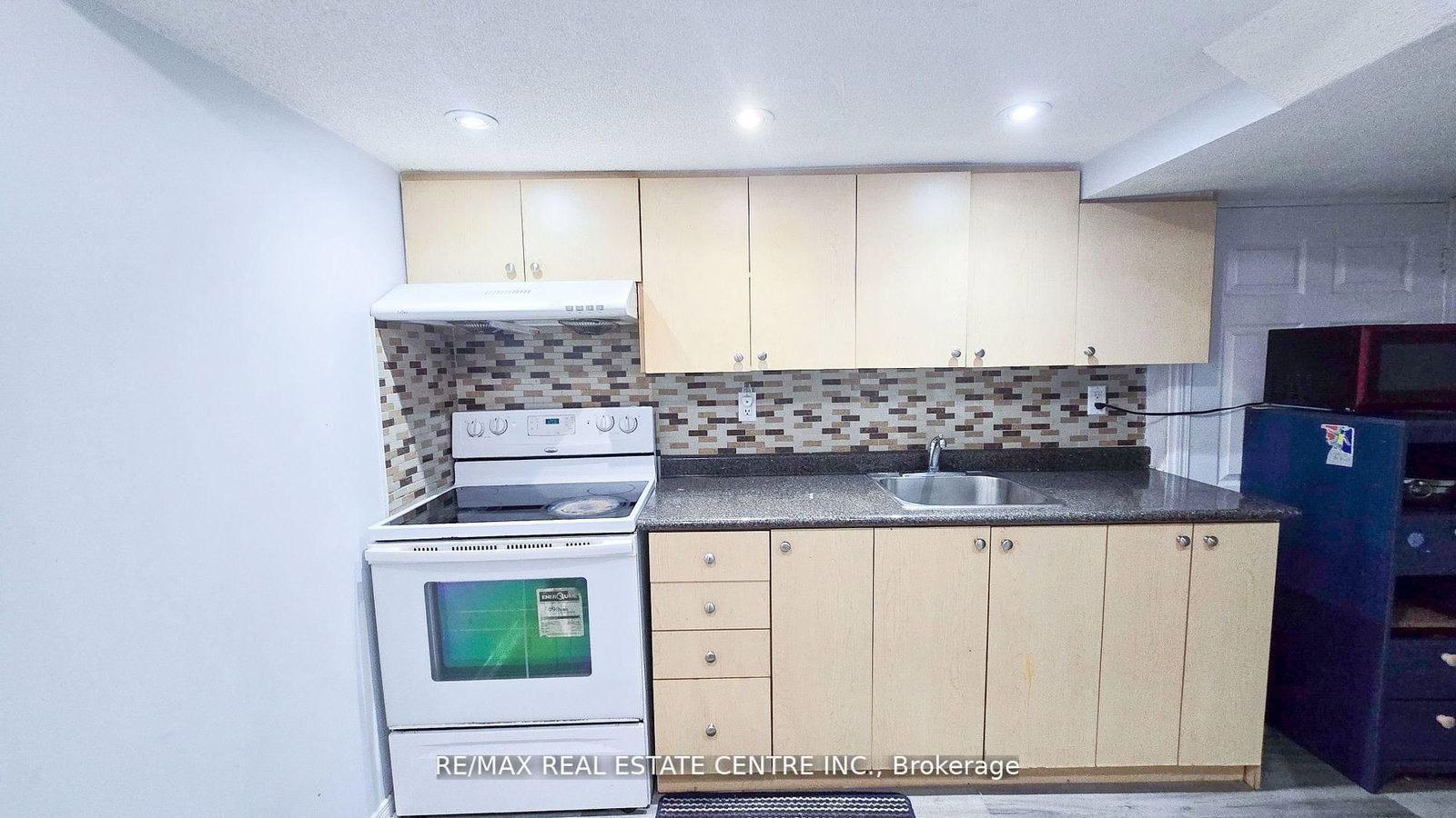 Semi-Detached House for sale at 131 Seahorse Avenue, Brampton, Ontario, L6V 4N5 - Madoc - MLS: W12656722