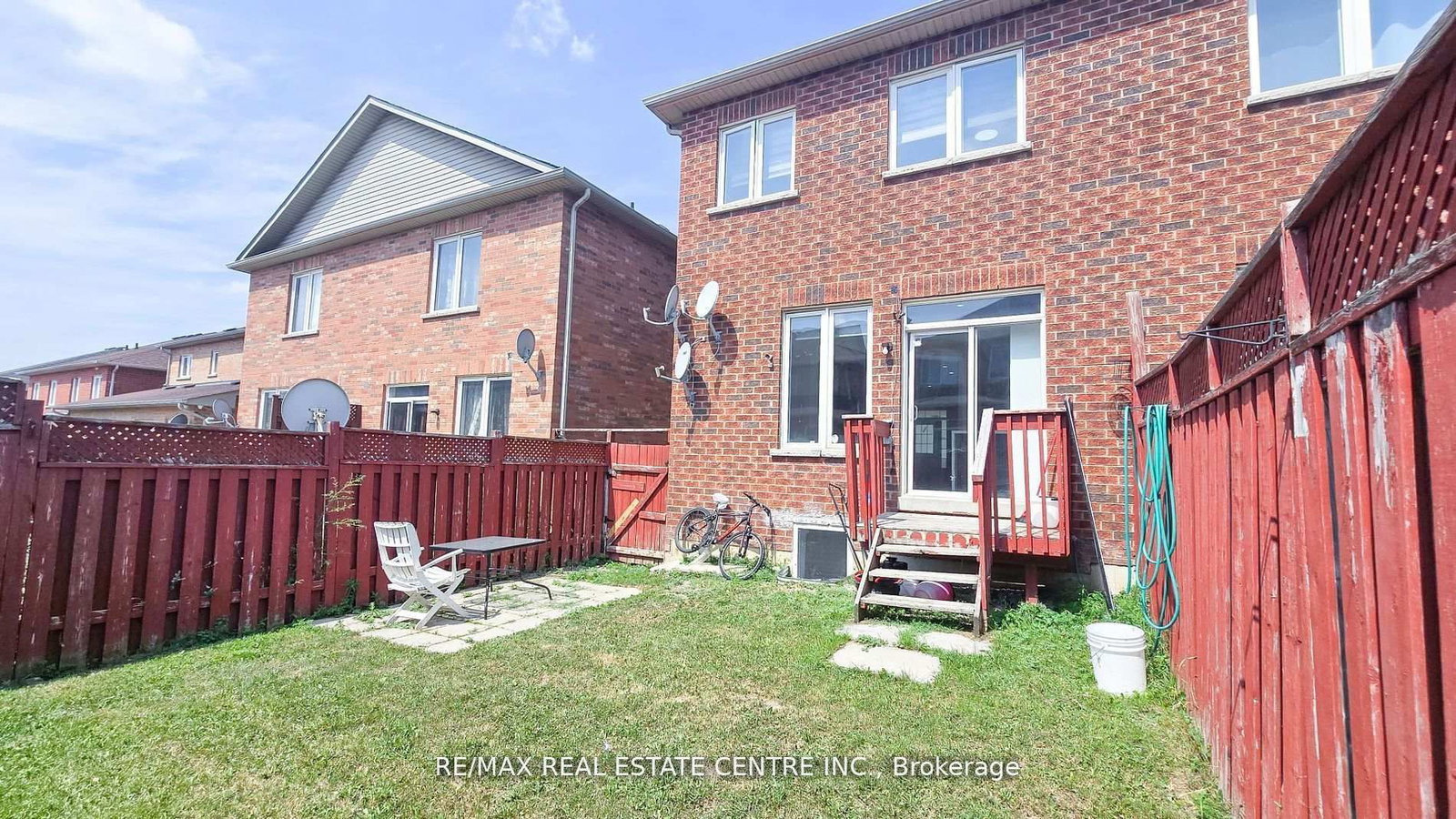 Semi-Detached House for sale at 131 Seahorse Avenue, Brampton, Ontario, L6V 4N5 - Madoc - MLS: W12656722