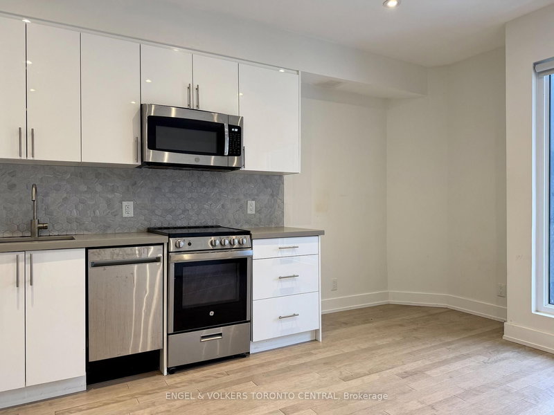 4 - 1555 Bloor St W, Toronto, M6P 1A5 | Image 2