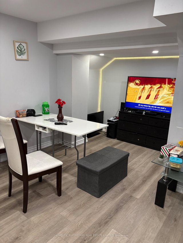 31 Daden Oaks Drive S S