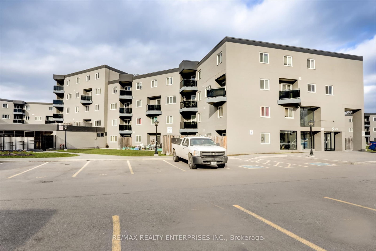 Listing Image 3
