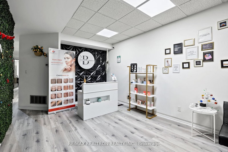 1611 Bloor St W, Toronto, M6P 1A6 | Image 2