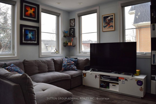 213 - 370 Hopewell Avenue