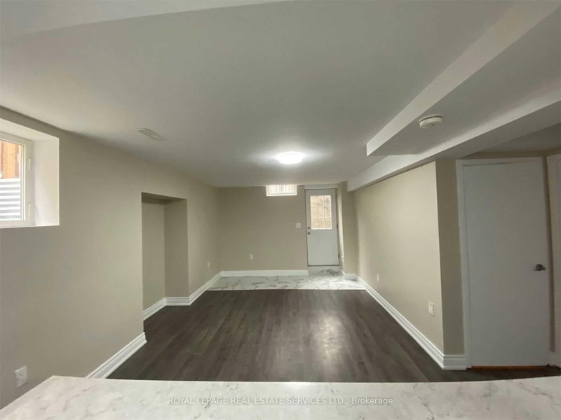 Lower - 4127 Loyalist Dr, Mississauga, L5L 3X7 | Image 3