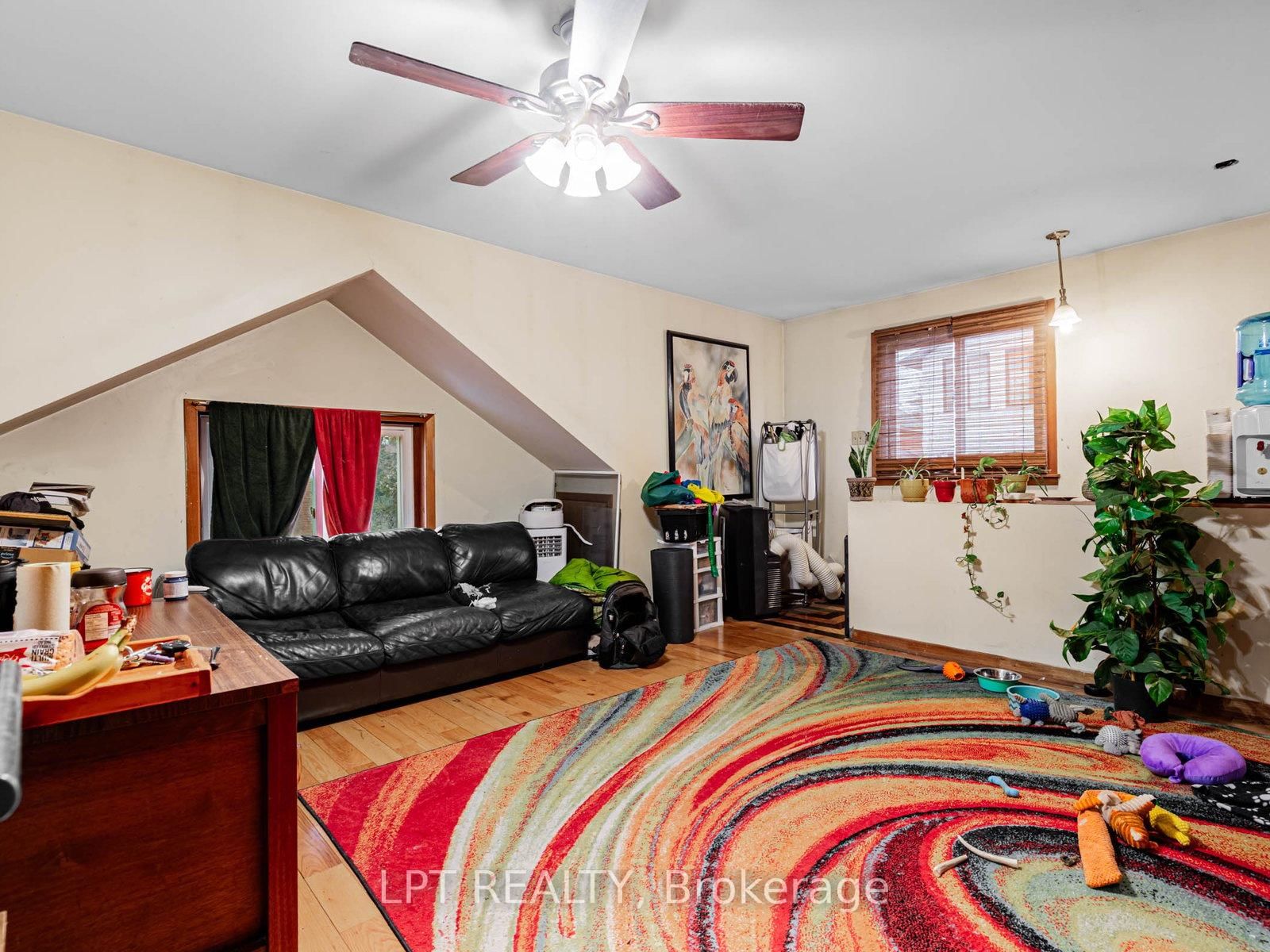 Listing Image 12