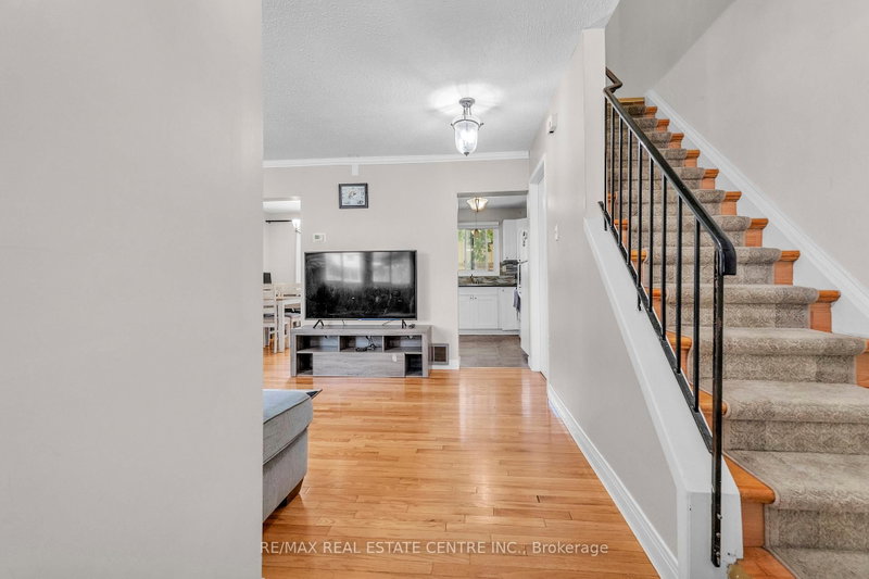 105 Hansen Brampton,ON L6V 3C9 — Photo 10