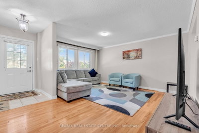 105 Hansen Brampton,ON L6V 3C9 — Photo 3