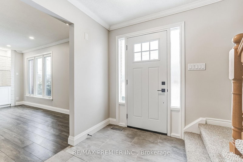 2395 Benedet Dr, Mississauga, L5J 4H5 | Image 3