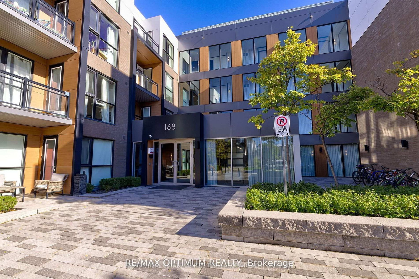 168 Sabina Oakville,ON L6H 7C3