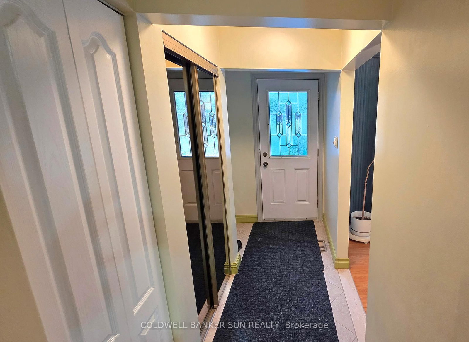 Semi-Detached House for sale at 23 Brookdale Crescent, Brampton, Ontario, L6T 1M8 - Avondale - MLS: W12669060