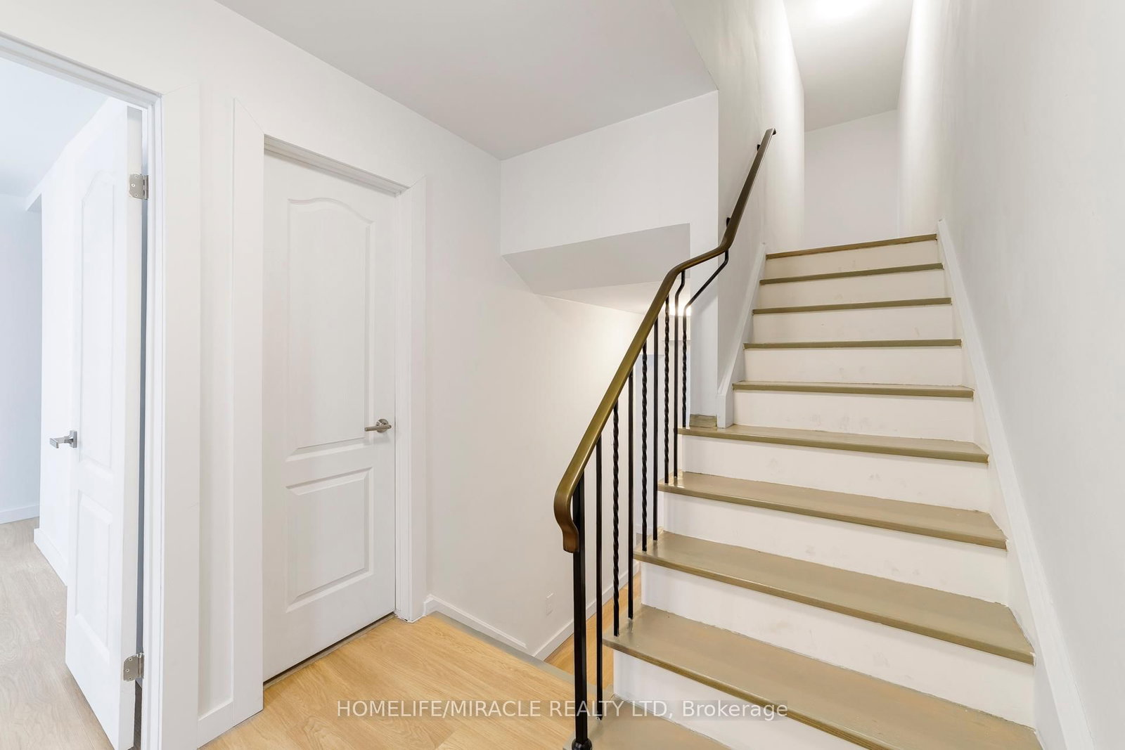 Semi-Detached House sold at 3309 Jolliffe Avenue, Mississauga, Ontario, L4T 1V6 - Malton - MLS: W12670100