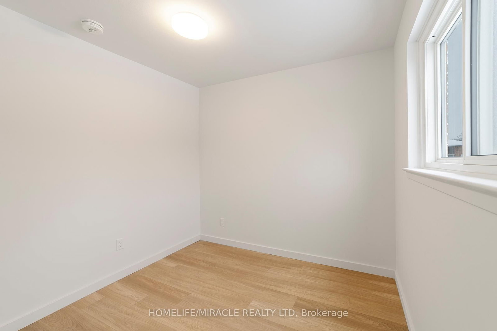 Semi-Detached House sold at 3309 Jolliffe Avenue, Mississauga, Ontario, L4T 1V6 - Malton - MLS: W12670100