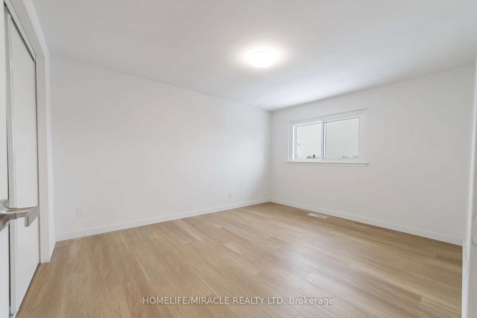 Semi-Detached House sold at 3309 Jolliffe Avenue, Mississauga, Ontario, L4T 1V6 - Malton - MLS: W12670100