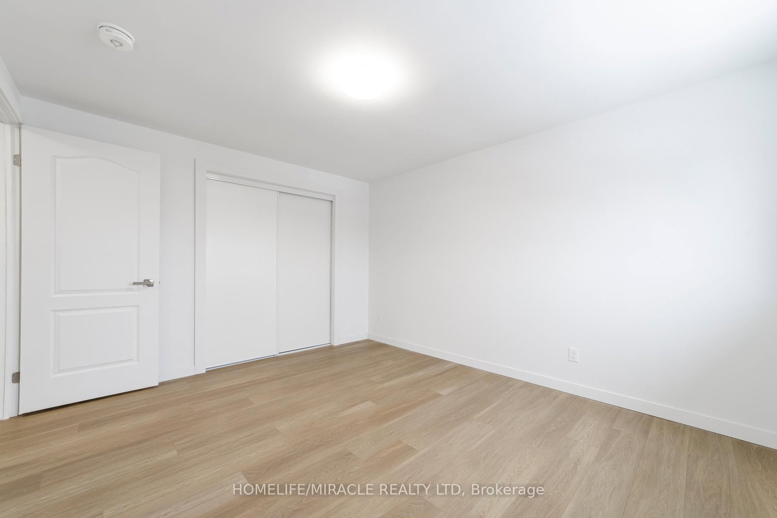 Semi-Detached House sold at 3309 Jolliffe Avenue, Mississauga, Ontario, L4T 1V6 - Malton - MLS: W12670100