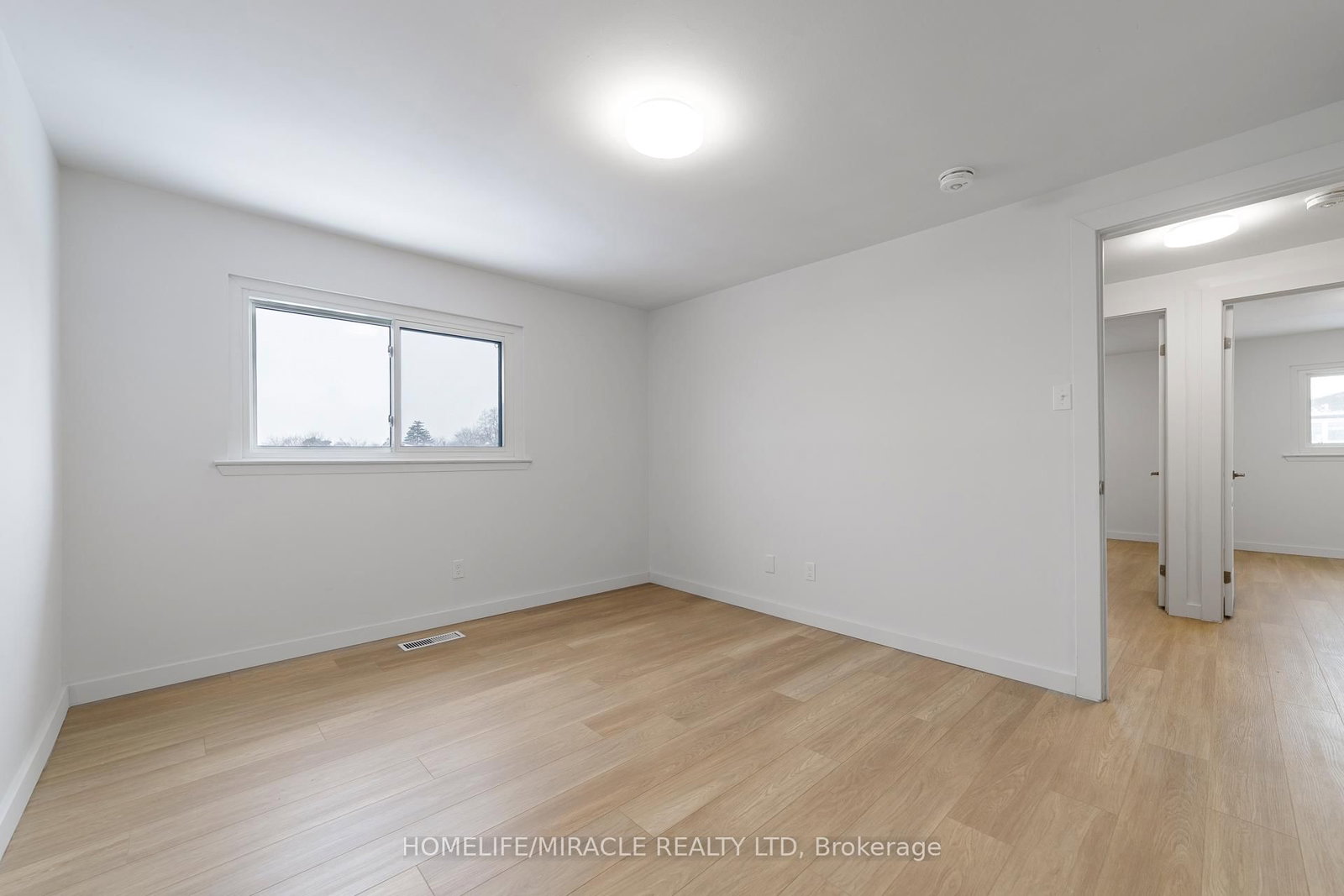 Semi-Detached House sold at 3309 Jolliffe Avenue, Mississauga, Ontario, L4T 1V6 - Malton - MLS: W12670100