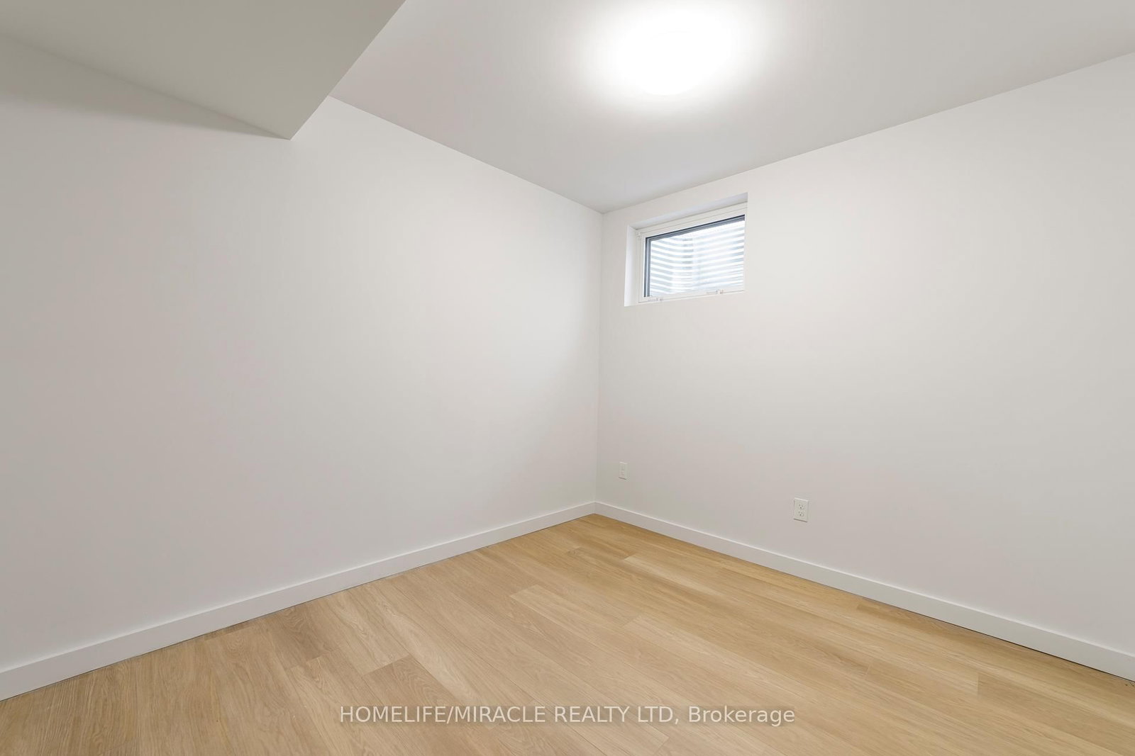 Semi-Detached House sold at 3309 Jolliffe Avenue, Mississauga, Ontario, L4T 1V6 - Malton - MLS: W12670100